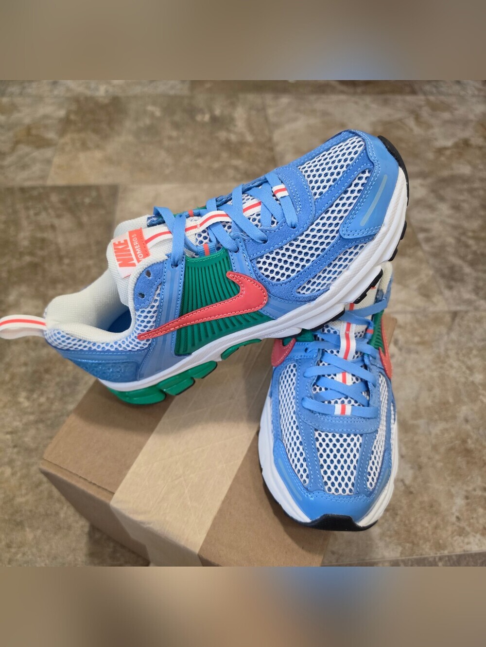 Nike Air Zoom Vomero 5 / Youth size 5 - fits a women's 6.5